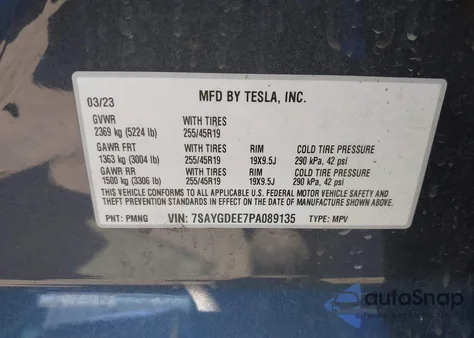 2023 Tesla Model Y Awd/Long Range Dual Motor All-Wheel Drive z USA, uszkodzony, nr VIN 7SAYGDEE7PA089135